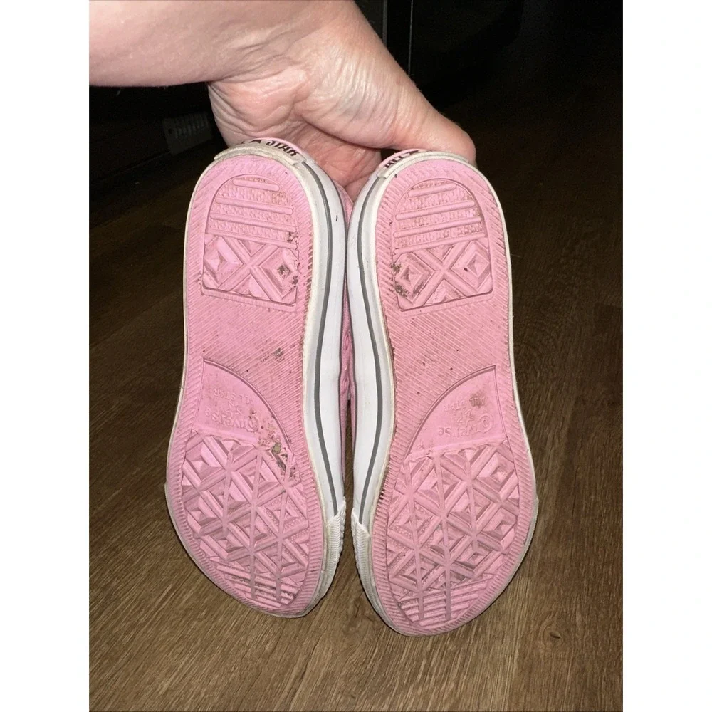 Converse Chuck Taylor‎ All Star Pink Low Top Sneakers Womens Size 5 Canvas